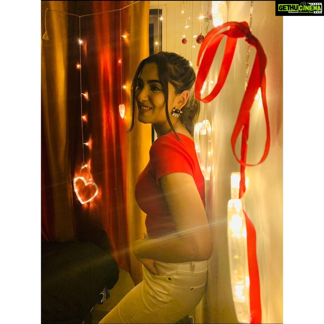 Srishti Jain Instagram - This year was eventful and how! Thankful for everything that happened! All the people I met and the new bonds I formed and all the lovely experiences I’ve had! Here’s wishing 2022 will be even better! Most importantly my wish for this new year is that we rod ourselves of this virus and can go back to our normal lives! Wishing everyone good health and lots of happiness❤️ Happy New Year❤️🧿 PS - A few unseen pictures ❤️ . . . . . . . . . . . . . . . . . . . . . . #newyear #newyear2022 #unseen #greatful #gratitude #love #memories #throwback #newpost #2021 #2022 #zra2021 #instagood #instagram #insta #explore #explorepage #exploremore #postoftheday #white #onset #shoot #actorslife Mumbai, Maharashtra
