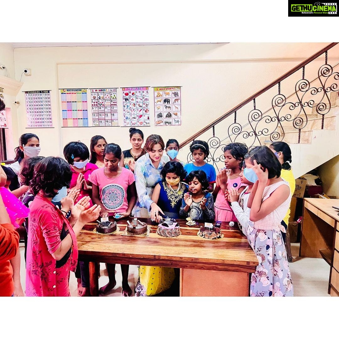 Srishti Jain Instagram - This is what I did on my birthday! I spent it with these beautiful young girls and these cute little munchkins! 25 years of being on this planet, it’s a milestone and I wanted to give back to the society that has given me so so much! The pure joy of sharing happiness is unbelievable! I visited Desire Society which is an orphanage for young girls! These girls are so welcoming and warm, it was great to see such happy faces and to know that they’re taken care of and loved! They’re all such beautiful souls! This is in Malad West and I would encourage anyone who can Manage to donate, volunteer or spend time with them please do❤️ The second place I visited was the Welfare of Stray Dog, I met Mayur and he is an amazing amazing person! He took me around to meet all the dogs and cats he had rescued and they all seemed to love him so so much, he knew each of them personally and they were all so friendly! Please remember to adopt and give these beautiful babies a good home! They were all just looking for love!❤️ some badly Injured and abused and some abandoned but all beautiful as can be! Again please donate and volunteer and visit❤️ this one is in Wadala❤️ 25th was memorable! I feel so so overwhelmed by all the love! I’m happy to have spent my day surrounded by kids and munchkins! Starting my 25th year with more gratitude and humbled , and always remembering to be thankful for everything that I have❤️ And a special Thankyou to Papa @drmaneesh_jain and @vvaannaturals for donating these nutritional supplements for the dogs and cats at the Welfare if Stray Dog for a good cause❤️ love you papa . . . . . . . . . . . . #kids #munchkin #dogs #cats #gratitude #fun #happy #milestone #25thbirthday #instagram #instagood #instalike #explore #explorepage #newpost #pleaseadopt #giveback #greatful #humbled #love #overwhelmedbymyblessings Mumbai, Maharashtra