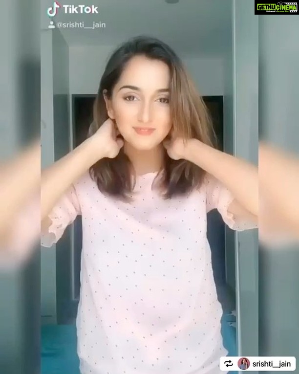 Srishti Jain Instagram - Cause ummm it’s more relatable! Trying to make you smile this morning❤️ . . . . . . . . . . . #instadaily #instagood #instagram #newvideo #newpost #comedy #tiktok #tiktokindia #dance #goodvibes #happy #explorepage #explore #funny #funnyvideos #daily #repost from @srishti__jain Reposted by @repostwith