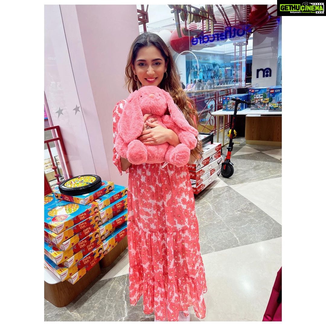 Srishti Jain Instagram - Meet Flink! (Fluffy and pink) . . . . . . . . . . . . . . . #bunnies #rabbits #hamleys #hamleysindia #cutie #loveforstufftoys💓 #newpic #jioworlddrive #postoftheday #instagram #instagood #instalike #instadaily #pink #love #light #explore #explorepage #ootd Jio World Centre