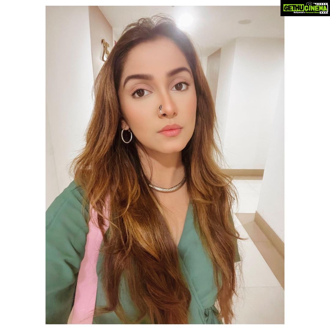 Srishti Jain Instagram - Oxidised jewellery kinda day! . . . . . . . . . . . . . . . . . #newpost #instagood #instagram #instalike #explore #explorepage #instafashion #openhairstyle #oxidisedjewellery #nosepin #messyhair #postoftheday #newpic #makeup #cleanlook Mumbai, Maharashtra