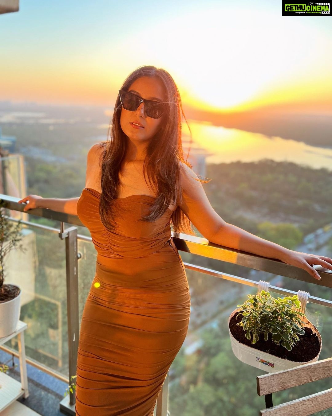 Srishty Rode Instagram - Last sunset of the last year 🌅 And First Post of the new year ❤️