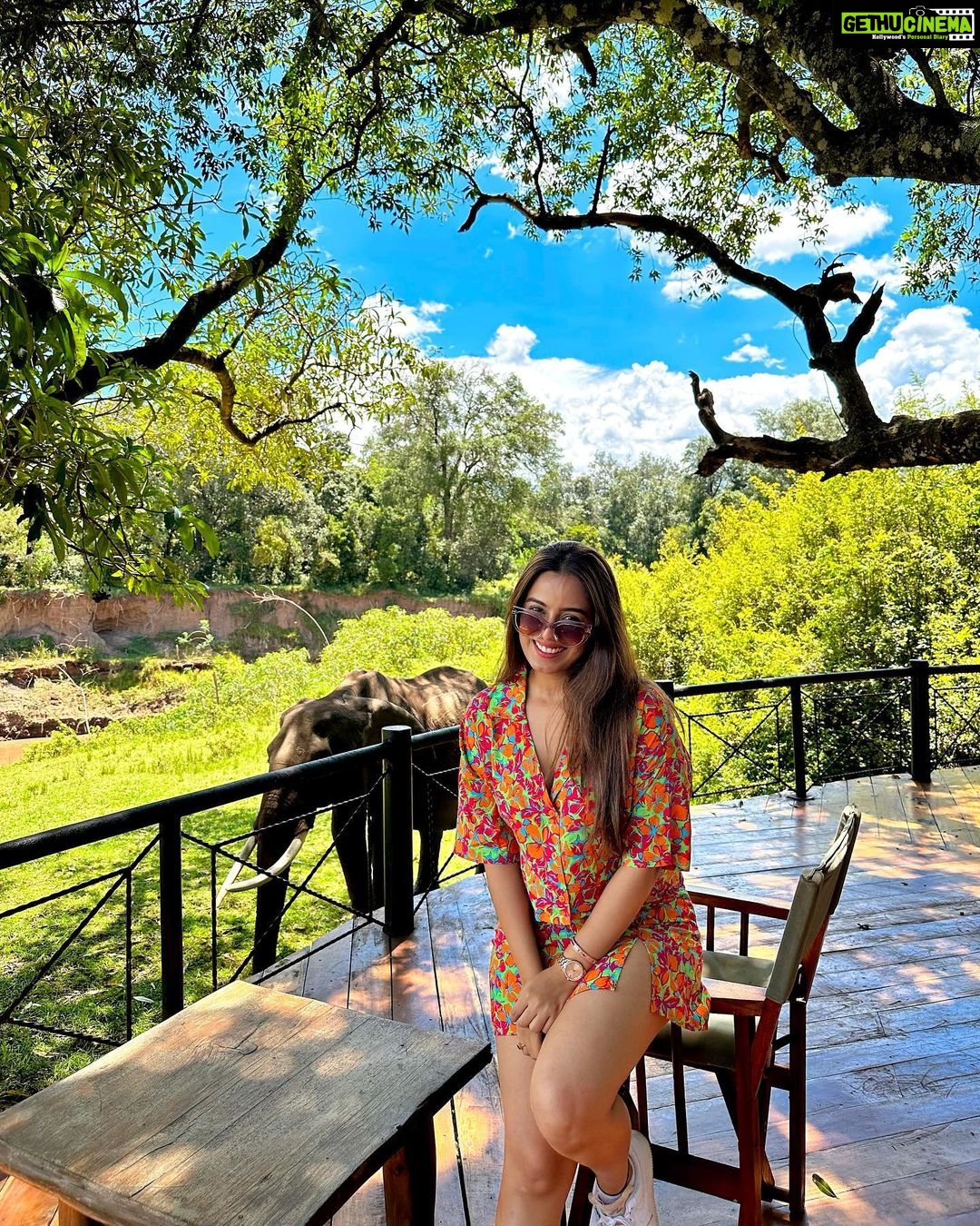 Srishty Rode Instagram - Making new friends with the locals 🐘❤️ . Outfit @veromodaindia . . Use VMxSrishty10 to get an additional 10% off on www.veromoda.in . @goldcoastfilmsofficial #VEROMODAIndia #VEROMODATravelDiaries #VEROMODAItsMe #VEROMODAWomen #VMxSrishty #VMSS23 Masai Mara - KENYA