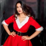 Srishty Rode Instagram - A Very Merry Christmas 🎅 #merrychristmas . 📸@simrangill_photography . . 👗 @sacorina 💄 @shailesh__muah 💇‍♀️ @priyanka