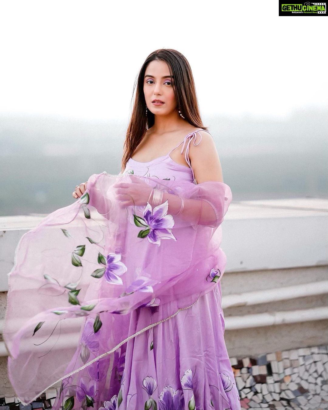 Srishty Rode Instagram - इश्के दी गलियाँ 💜 📸 @simrangill_photography . Outfit:- @aachho X @dinky_nirh Jutti:- @jaysoleindia