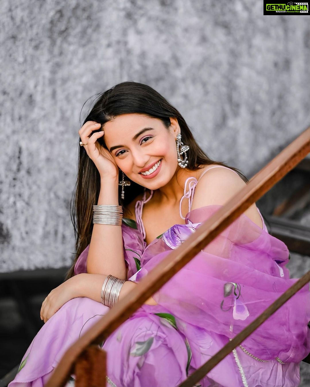 Srishty Rode Instagram - इश्के दी गलियाँ 💜 📸 @simrangill_photography . Outfit:- @aachho X @dinky_nirh Jutti:- @jaysoleindia