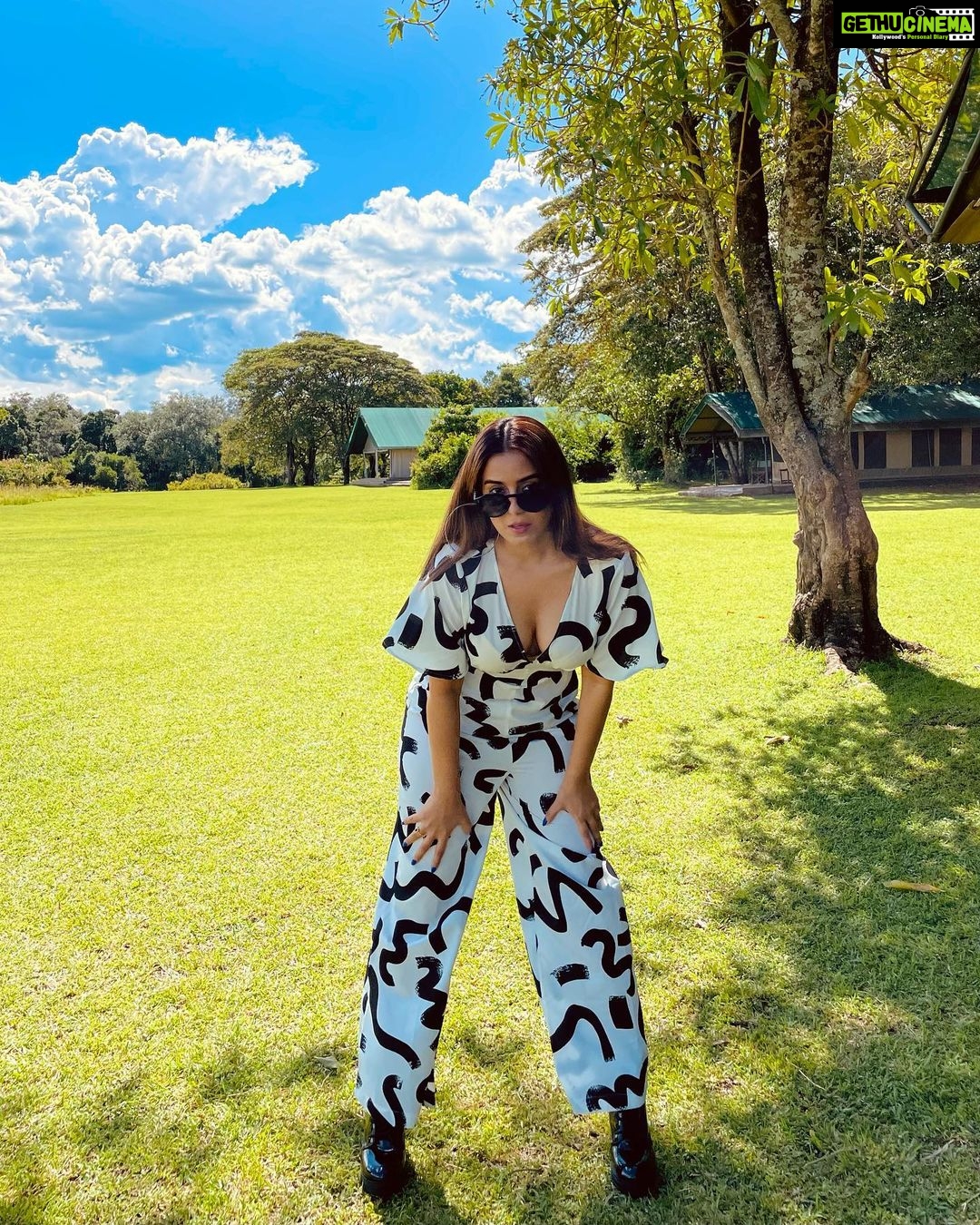 Srishty Rode Instagram - In the midst of nature's beauty, waiting for the magic of the wild to unfold 🦓 Outfit @veromodaindia . . Use VMxSrishty10 to get an additional 10% off on www.veromoda.in . On Safari With :- @governorscampcollection #governorscampcollection @goldcoastfilmsofficial #VEROMODAIndia #VEROMODATravelDiaries #VEROMODAItsMe #VEROMODAWomen #VMxSrishty #VMSS23 Massai Mara Kenya