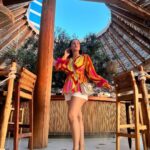 Srishty Rode Instagram - “Ula” standing by its name “the gem of the sea” was a blissful experience watching the sunset at the horizon of the Arabian gulf. Such a calm and peaceful evening sitting between the earthy atmosphere and eating one of the most delicious 3 course meal. It was overall a harmonious evening to set apart from the fast life of the city. In my words it was an Ula-la experience! @uladxb 🤍 Ula Dubai