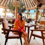 Srishty Rode Instagram - “Ula” standing by its name “the gem of the sea” was a blissful experience watching the sunset at the horizon of the Arabian gulf. Such a calm and peaceful evening sitting between the earthy atmosphere and eating one of the most delicious 3 course meal. It was overall a harmonious evening to set apart from the fast life of the city. In my words it was an Ula-la experience! @uladxb 🤍 Ula Dubai