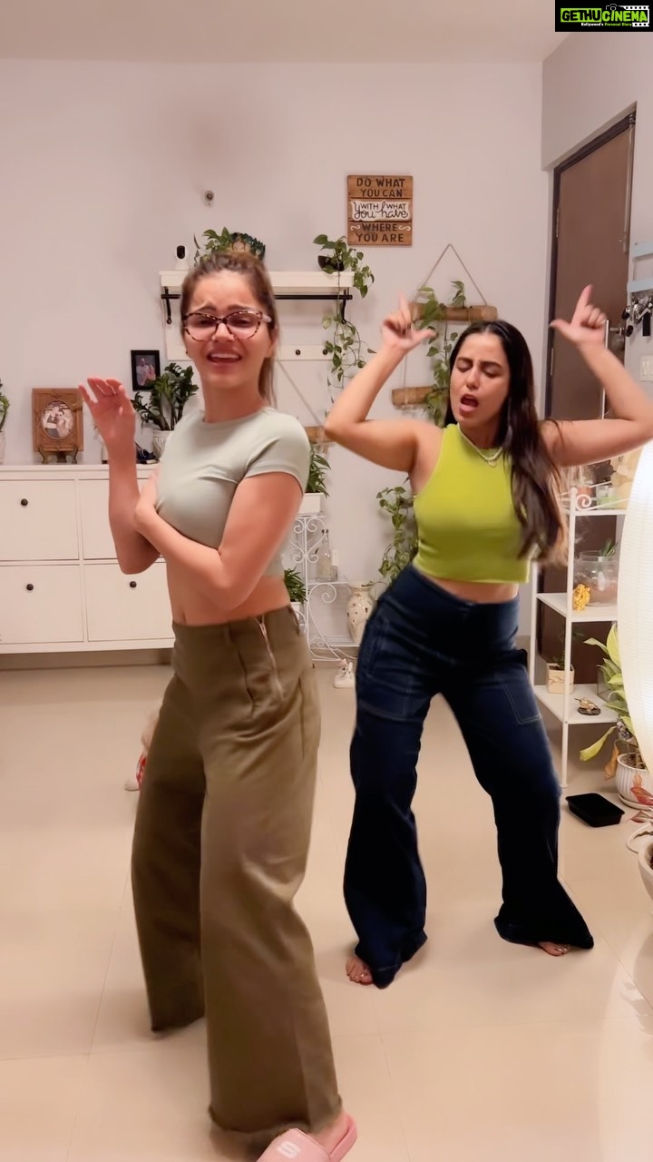 Srishty Rode - 322.3K Likes - 🤪