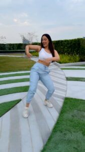 Srishty Rode Instagram - This song is a mood 😍❤️
.
.
#reels #reelsinstagram #reelitfeelit #dance #imy