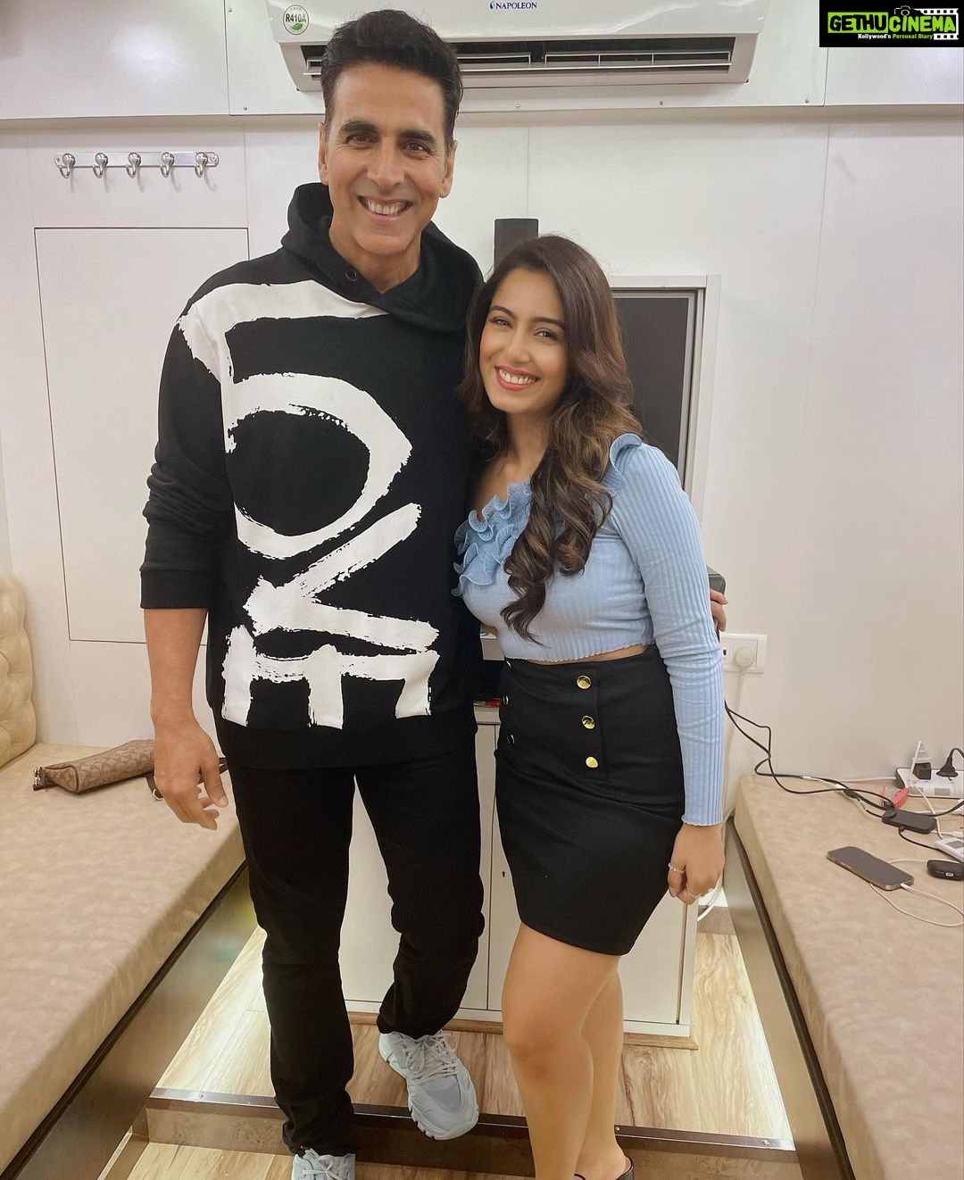 Srishty Rode Instagram - 1st Ever Crush ❤️ 1st Episode 🎬 1 Day to go 💃🏻 Happy Birthday @akshaykumar 😍❤️ Do not forget to watch #thekapilsharmashow starting tomorrow at 9.30pm only on @sonytvofficial