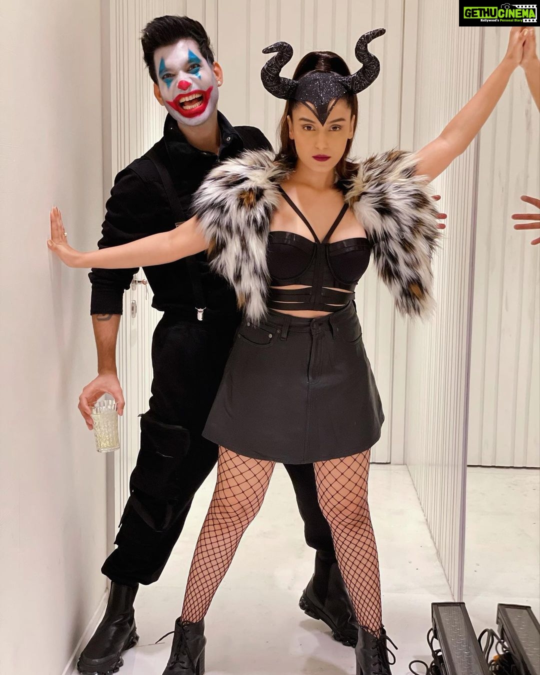 Srishty Rode Instagram - Playing The Halloween Game ! 👻🎃❤️ Thank you for hosting such a fun party @lokhandeankita @jainvick 🎃🤗😘