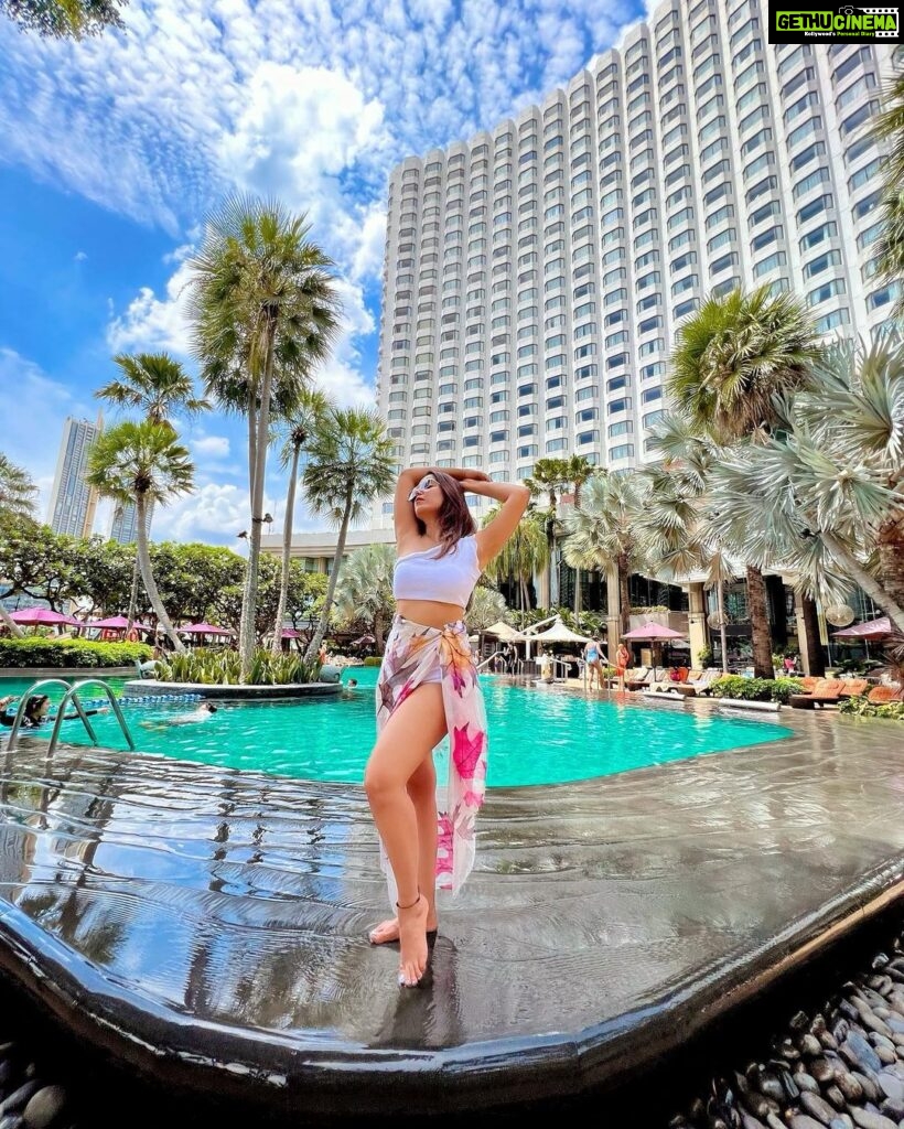 Srishty Rode Instagram - A perfect aesthetic spot , a comfortable stay and delicious food at @shangrilabkk 😍 Thank you so much for hosting me ❤️ . . #shangrilabbk #shangrilamoments #yourshangrila Shangri-La Hotel, Bangkok