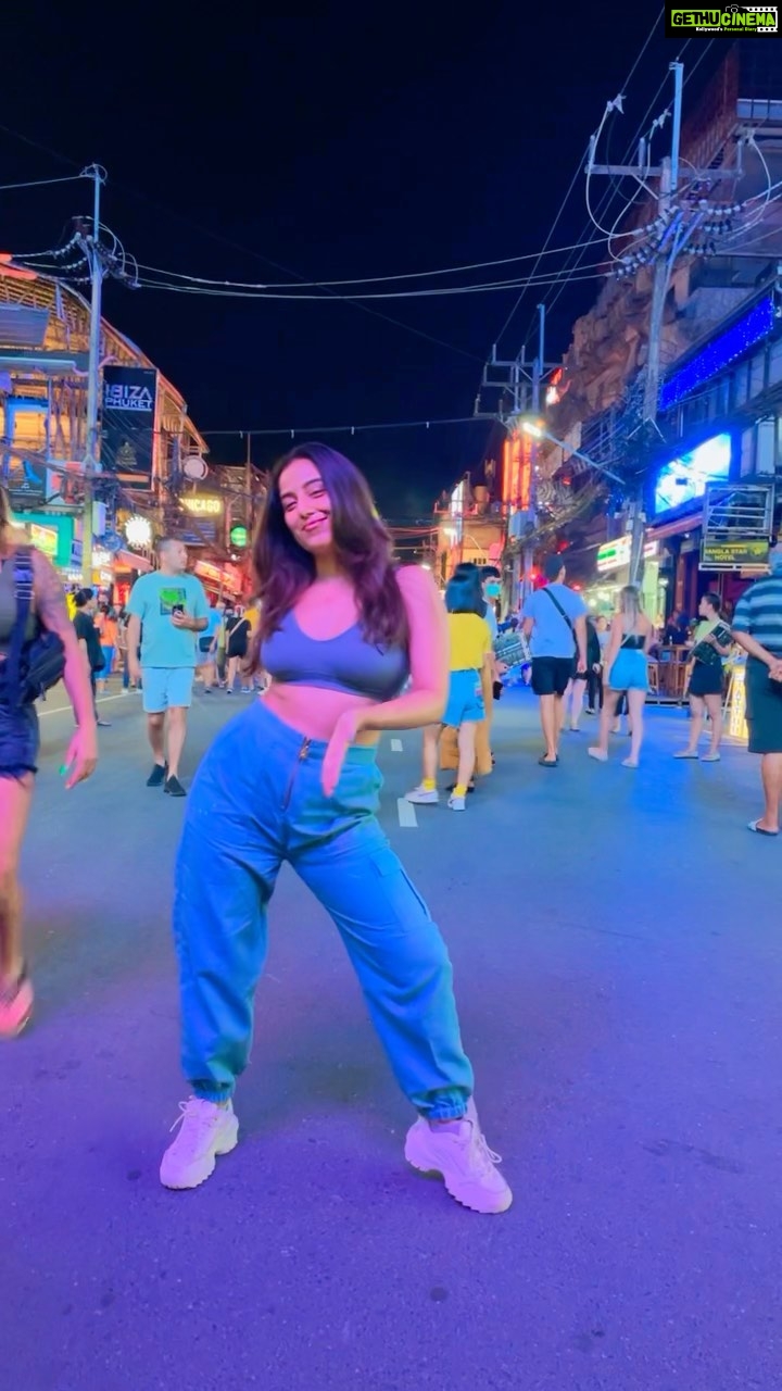 Srishty Rode Instagram - I had 12 secs to do this (without music) 🤣😝 I was sooo nervous 🙈 . . #dance #reels #trendingreels Phuket, Thailand