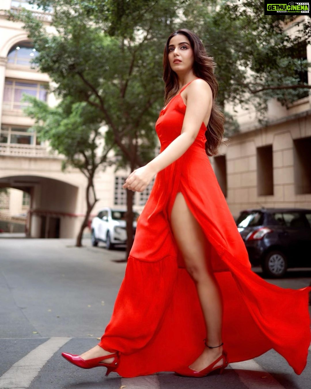 Srishty Rode Instagram - Love Me Back ❤️ 1 -2 or 3? . . 📸 @happy_clickzz 💄 @makeupby_binjal