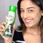 Srishty Rode Instagram - माझ्या केसगळतीच्या समस्येबद्दल मी इतका चिंतित होतो की मी लोकांना त्यावर उपाय विचारत राहिल राहिली. रुचिताने माला #Vatika4weekchallenge साठी मला नामांकित केले आणि ते चमत्कारिकरित्या काम केले! 10 निवडक आयुर्वेदिक औषधी वनस्पती आणि खोबरेल तेलाने बनवलेले आणि 4 आठवड्यांत 90% केस गळणे कमी करण्यासाठी वैद्यकीयदृष्ट्या सिद्ध झाले आहे . Dabur Vatika Enriched Coconut Hair Oil समृद्ध नारळाच्या केसांचे तेल माझ्या केसांचे तारणहार आहे आणि ते तुमचे देखील असू शकते! #Vatika4weekchallenge करा आनी केस गळणे सामान्य करण्यासाठी नाही म्हणा #ad #dabur #daburvatikahaircareindia #hairoil #hairfall #4week #loveyourhair #smooth #silky #hairloss #coconut #ayurvedic #herbs #carefree