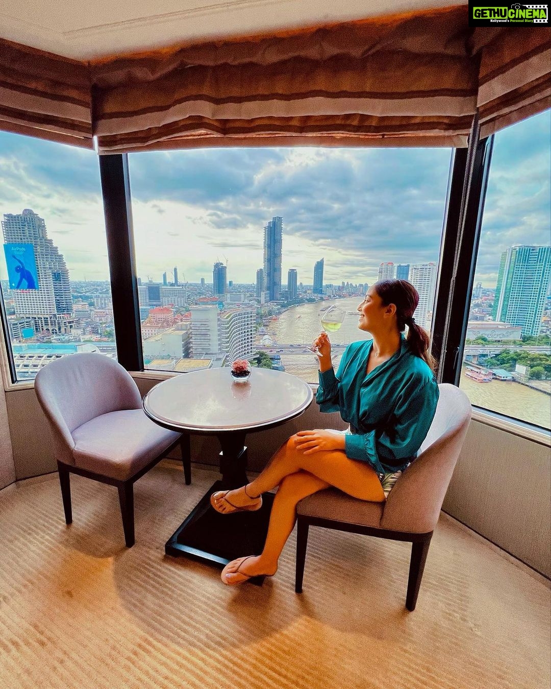 Srishty Rode Instagram - Sundowner with a great cityscape and a glasss of Wine to enjoy the view from the top at the Horizon Club Lounge at @shangrilabkk 😍❤️🍷 . . Outfit @pankhclothing #shangrilabkk #shangrilamoments #yourshangrila Shangri-La Hotel, Bangkok