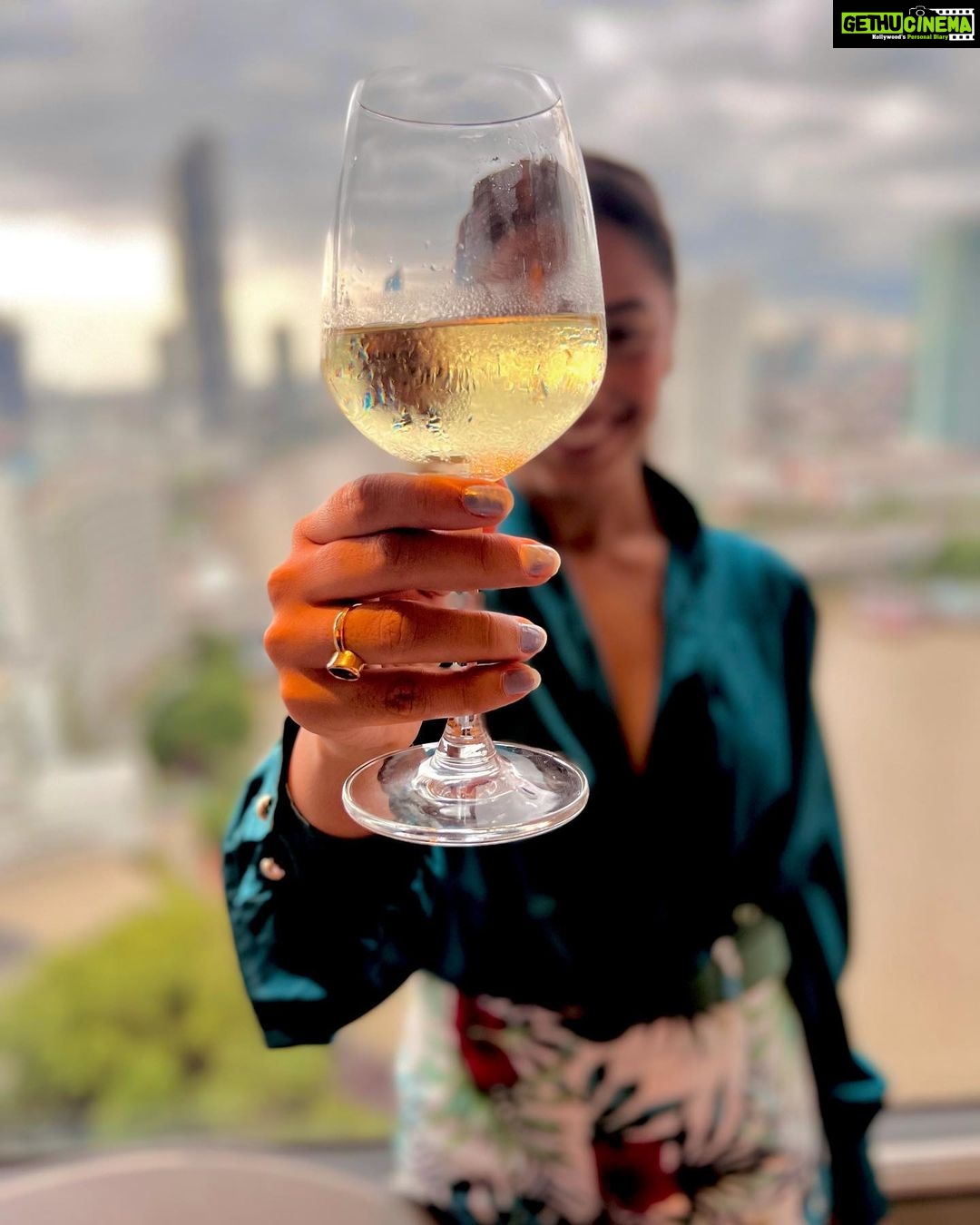 Srishty Rode Instagram - Sundowner with a great cityscape and a glasss of Wine to enjoy the view from the top at the Horizon Club Lounge at @shangrilabkk 😍❤️🍷 . . Outfit @pankhclothing #shangrilabkk #shangrilamoments #yourshangrila Shangri-La Hotel, Bangkok