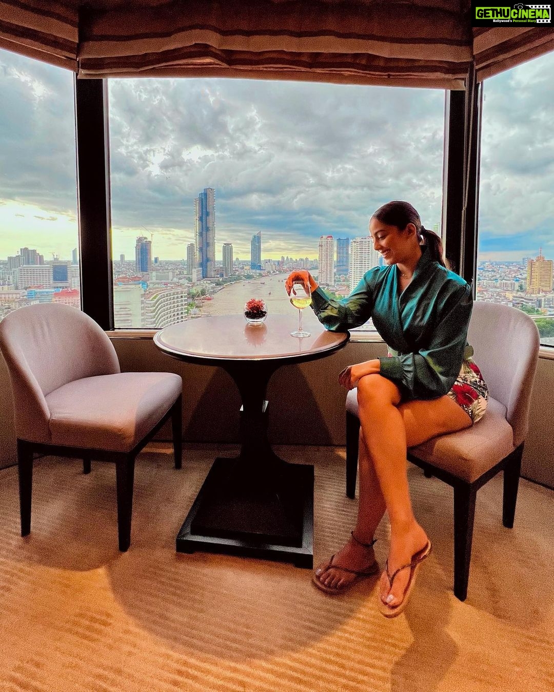 Srishty Rode Instagram - Sundowner with a great cityscape and a glasss of Wine to enjoy the view from the top at the Horizon Club Lounge at @shangrilabkk 😍❤️🍷 . . Outfit @pankhclothing #shangrilabkk #shangrilamoments #yourshangrila Shangri-La Hotel, Bangkok