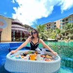 Srishty Rode Instagram - Never too cool for Breakfast in Pool 😍 Kickstarting my morning with this scrumptious floating breakfast at @novotelphuketvintagepark ❤️ Novotel Phuket Vintage Park