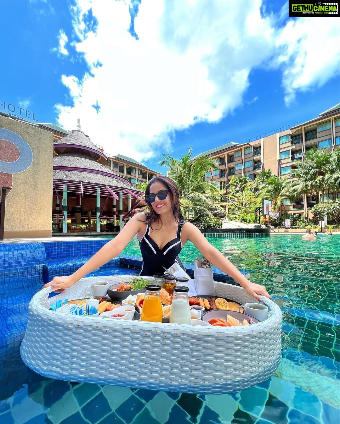 Srishty Rode Instagram - Never too cool for Breakfast in Pool 😍 Kickstarting my morning with this scrumptious floating breakfast at @novotelphuketvintagepark ❤️ Novotel Phuket Vintage Park
