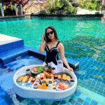 Srishty Rode Instagram – Never too cool for Breakfast in Pool 😍 
Kickstarting my morning with this scrumptious floating breakfast at @novotelphuketvintagepark ❤️ Novotel Phuket Vintage Park