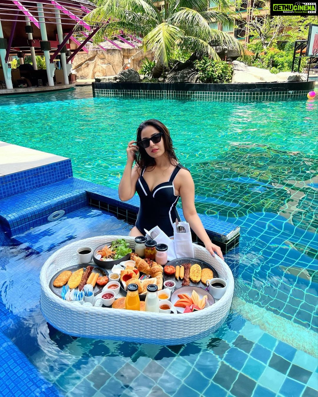 Srishty Rode Instagram - Never too cool for Breakfast in Pool 😍 Kickstarting my morning with this scrumptious floating breakfast at @novotelphuketvintagepark ❤️ Novotel Phuket Vintage Park