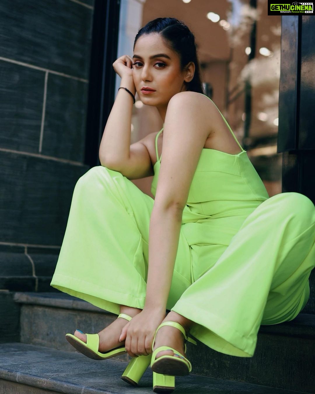 Srishty Rode Instagram - I don’t have an attitude problem! You have a problem with my attitude and that’s your problem 💁🏻♀️ . . @happy_clickzz @makeupbymehzabeen