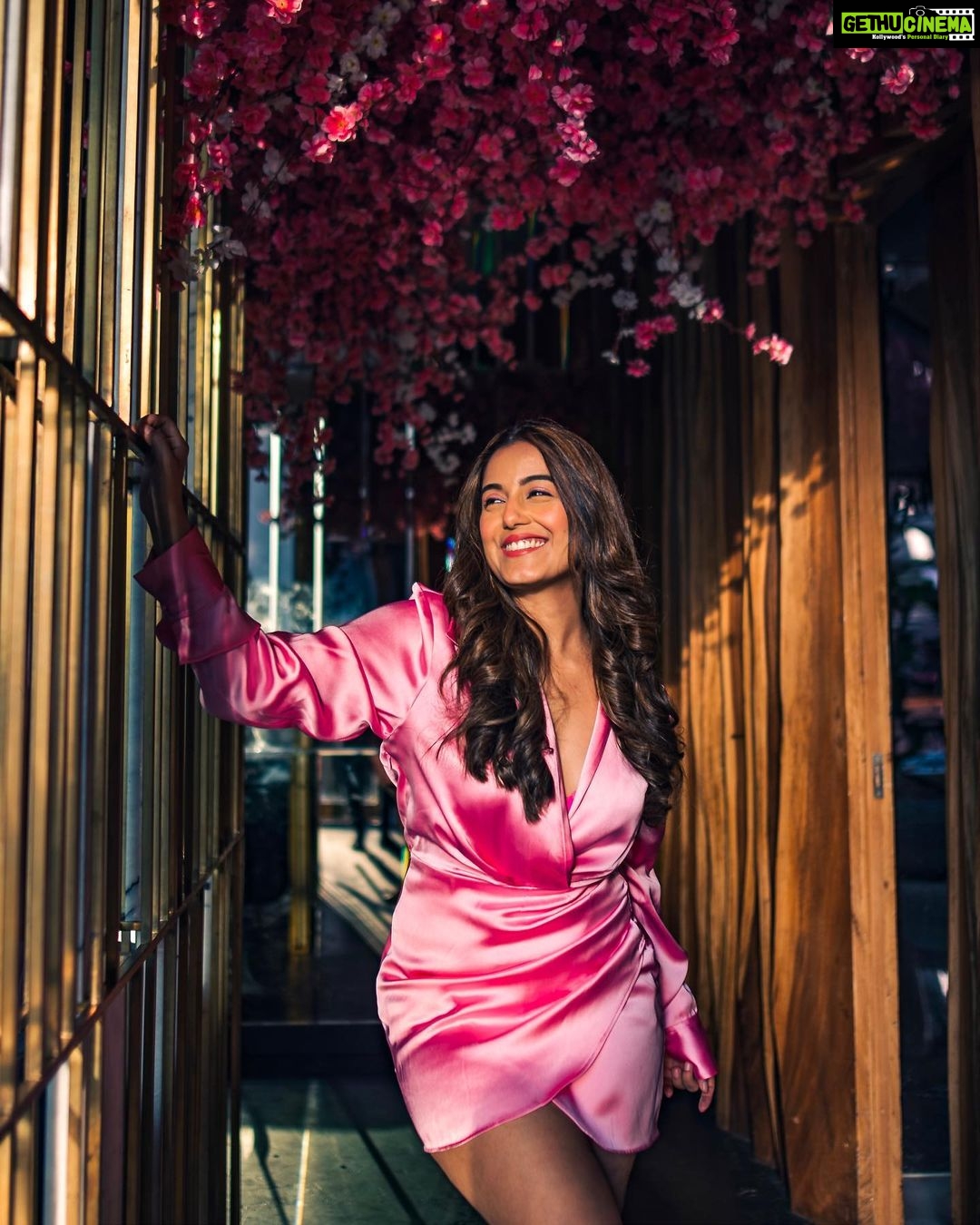 Srishty Rode Instagram - "Experience the epitome of fine dining at this stunning @westinpune @asilopune where the restaurant offers an exquisite culinary journey that will leave you speechless. From the first sip to the last bite, every moment is memorable. 💖