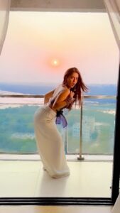 Srishty Rode Instagram - तीर लगा? 🎯
.
.
#reels #reelsinstagram #reelitfeelit #reelkarofeelkaro #dance #dancereels #dancers #kabhiaarkabhipaar #sunset #trendingreels #trending #trend