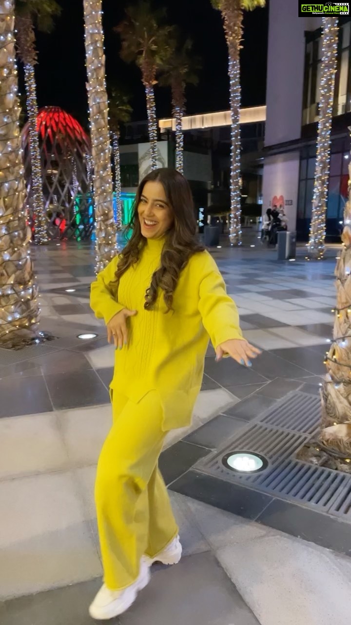 Srishty Rode Instagram - Hoping on to the trend! 😝 . . #reels #reelsinstagram #trending #sajaunga_lut_kar_bhi_tere_badan_ki_dali_ko_❤️😉