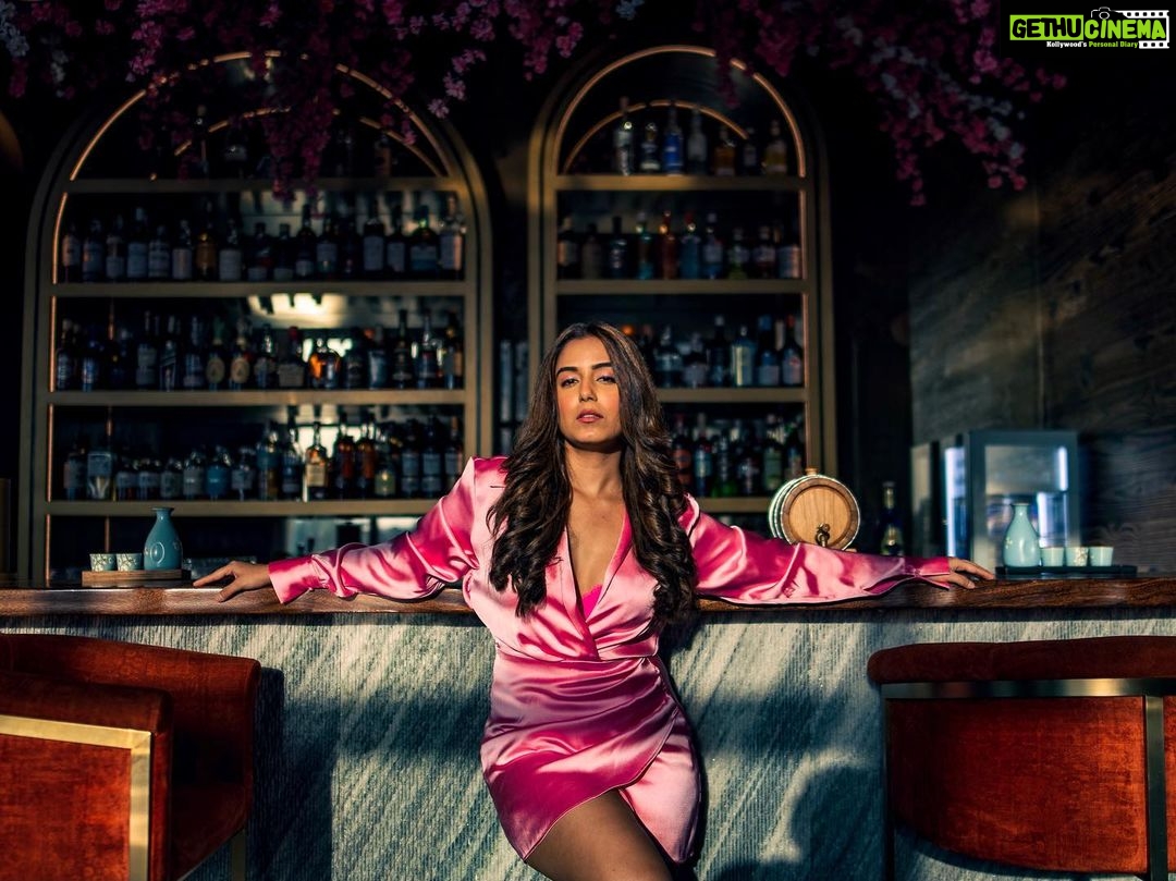 Srishty Rode Instagram - "Experience the epitome of fine dining at this stunning @westinpune @asilopune where the restaurant offers an exquisite culinary journey that will leave you speechless. From the first sip to the last bite, every moment is memorable. 💖 Westin