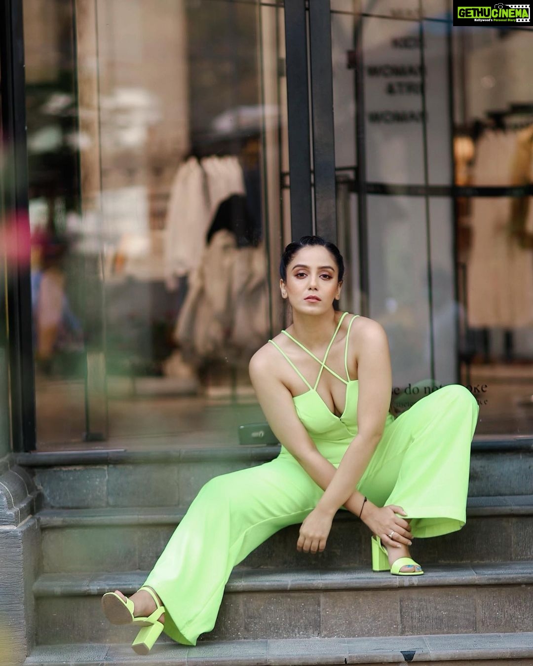Srishty Rode Instagram - I don’t have an attitude problem! You have a problem with my attitude and that’s your problem 💁🏻♀️ . . @happy_clickzz @makeupbymehzabeen