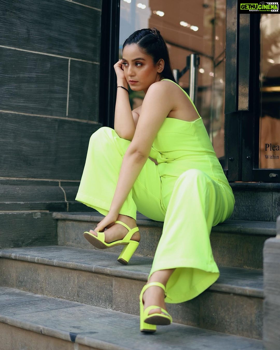 Srishty Rode Instagram - I don’t have an attitude problem! You have a problem with my attitude and that’s your problem 💁🏻♀️ . . @happy_clickzz @makeupbymehzabeen