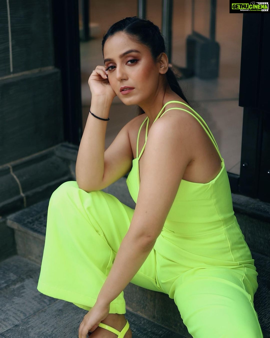 Srishty Rode Instagram - I don’t have an attitude problem! You have a problem with my attitude and that’s your problem 💁🏻♀️ . . @happy_clickzz @makeupbymehzabeen