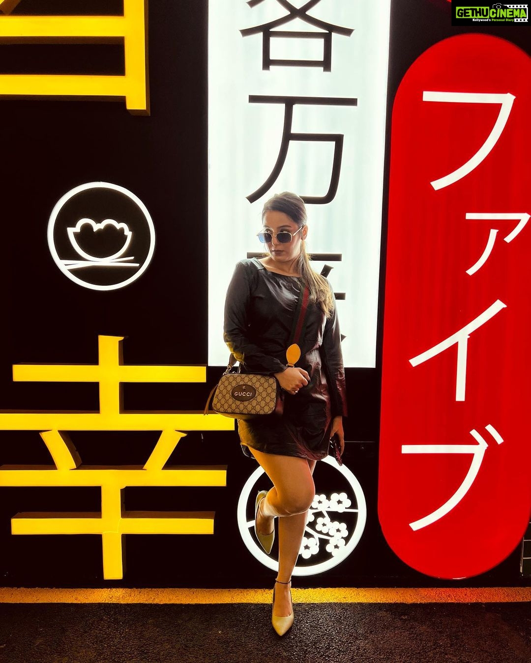 Srishty Rode Instagram - What does the background say? Emirate of Dubai