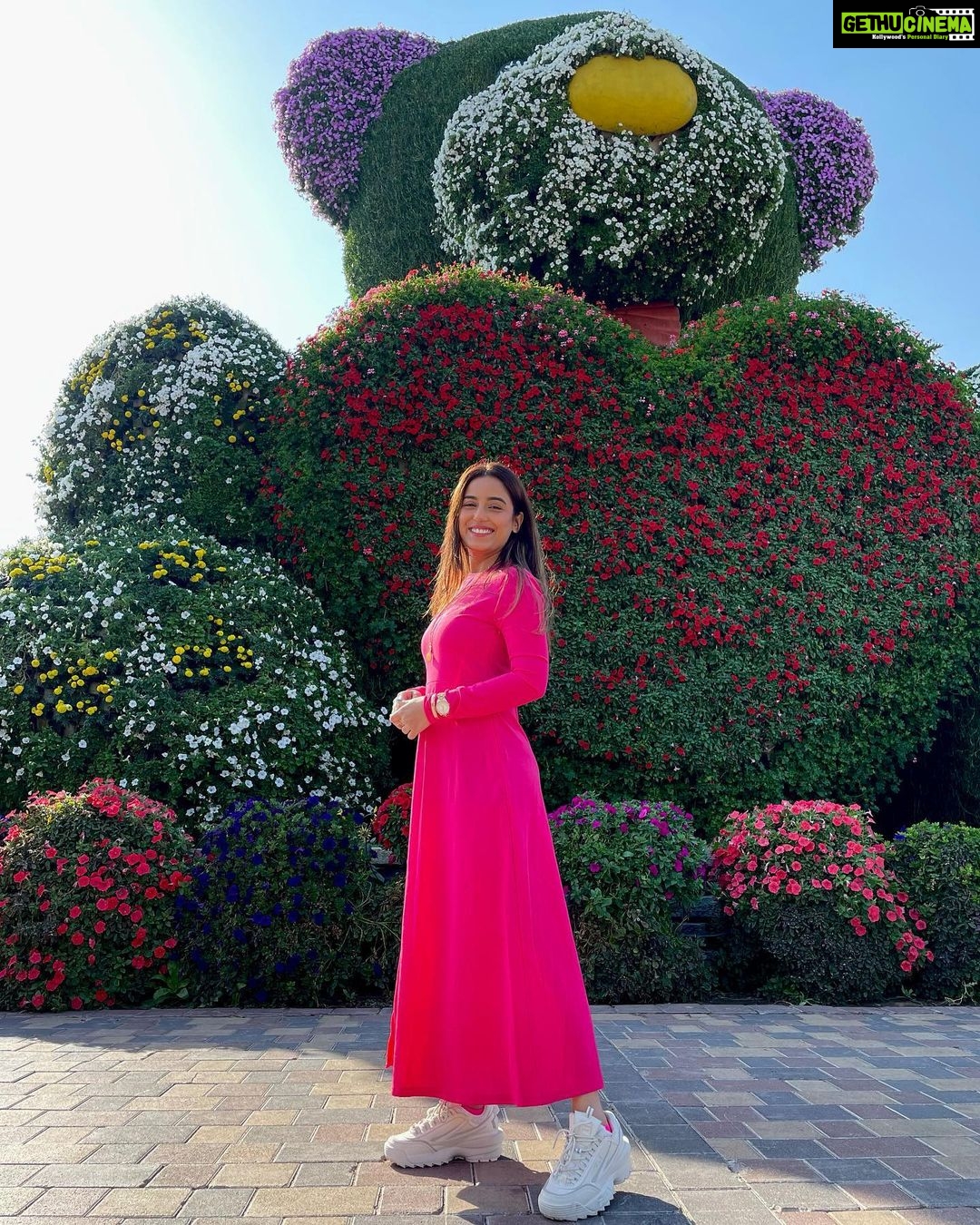 Srishty Rode Instagram - I Choose to have Magic And Miracles In my life 💖 . . . #miraclegarden #dubailife #dubaimiraclegarden #dubai @dubaimiraclegarden @lovindubai Dubai Miracle Garden