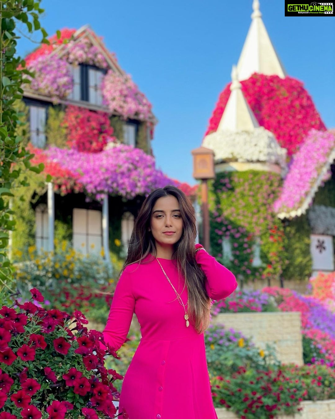 Srishty Rode Instagram - I Choose to have Magic And Miracles In my life 💖 . . . #miraclegarden #dubailife #dubaimiraclegarden #dubai @dubaimiraclegarden @lovindubai Dubai Miracle Garden