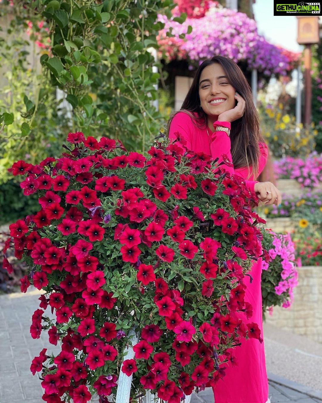 Srishty Rode Instagram - I Choose to have Magic And Miracles In my life 💖 . . . #miraclegarden #dubailife #dubaimiraclegarden #dubai @dubaimiraclegarden @lovindubai Dubai Miracle Garden