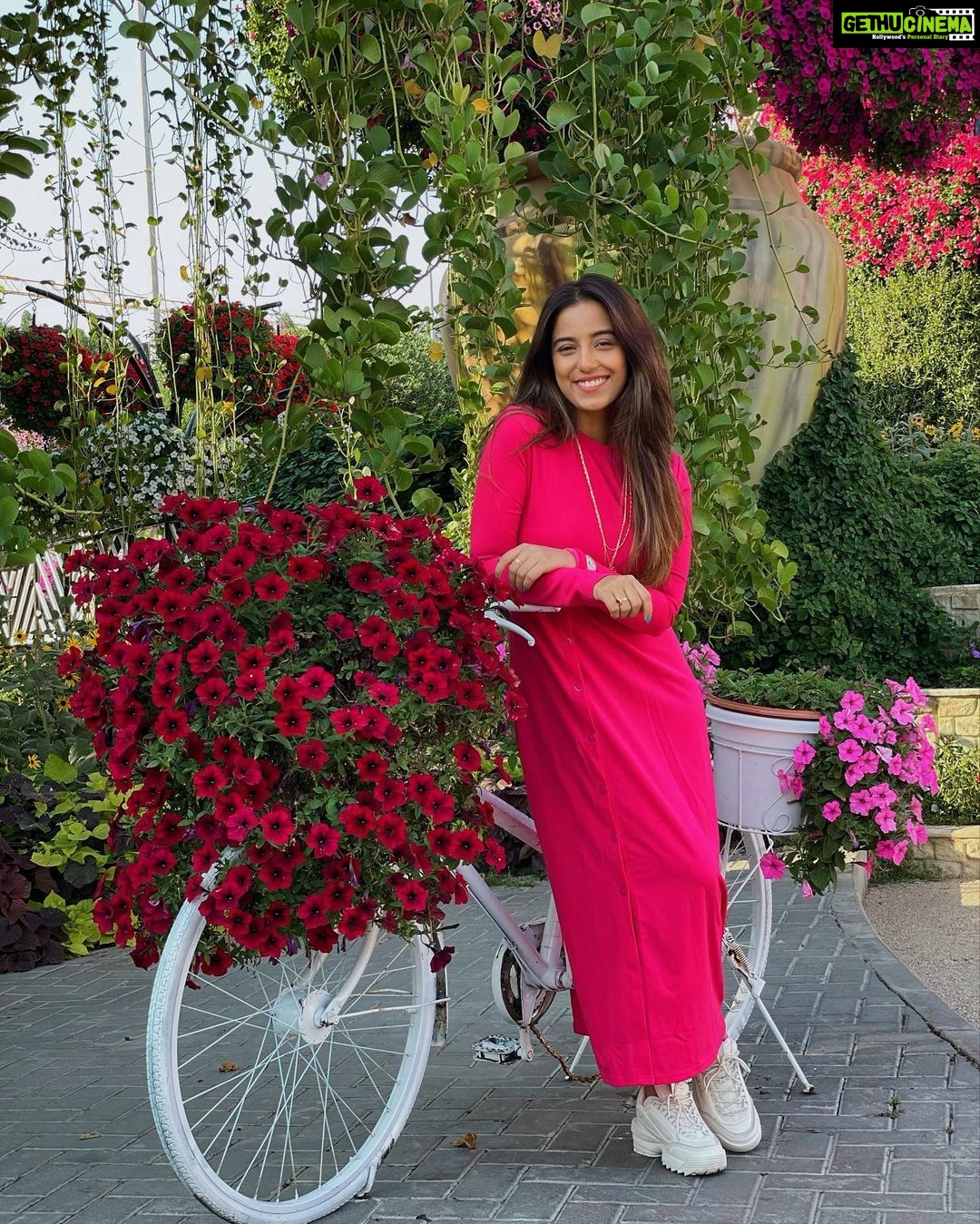 Srishty Rode Instagram - I Choose to have Magic And Miracles In my life 💖 . . . #miraclegarden #dubailife #dubaimiraclegarden #dubai @dubaimiraclegarden @lovindubai Dubai Miracle Garden
