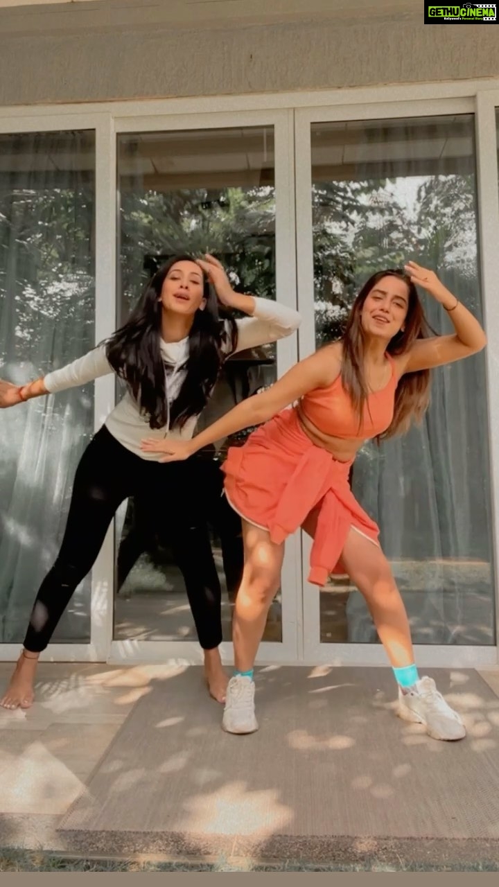 Srishty Rode Instagram - Keeping up with the #saamisaami fever 🔥 . . #reels #reelsinstagram #reelitfeelit #dance #dancevideos #dancereels #trending #trendingsongs #trendingreels