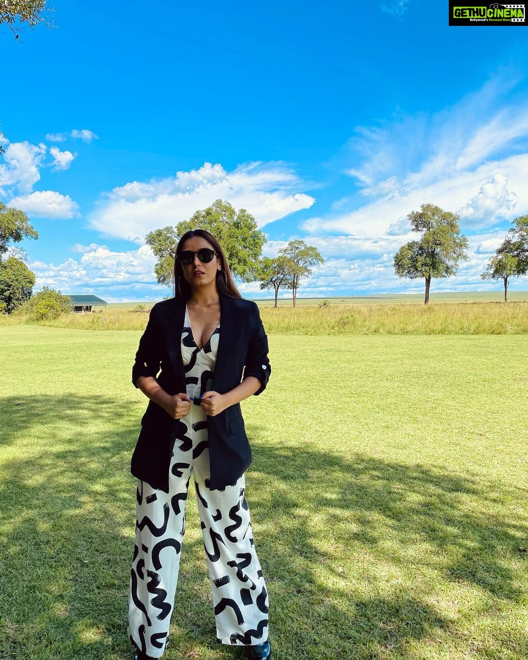 Srishty Rode Instagram - In the midst of nature's beauty, waiting for the magic of the wild to unfold 🦓 Outfit @veromodaindia . . Use VMxSrishty10 to get an additional 10% off on www.veromoda.in . On Safari With :- @governorscampcollection #governorscampcollection @goldcoastfilmsofficial #VEROMODAIndia #VEROMODATravelDiaries #VEROMODAItsMe #VEROMODAWomen #VMxSrishty #VMSS23 Massai Mara Kenya