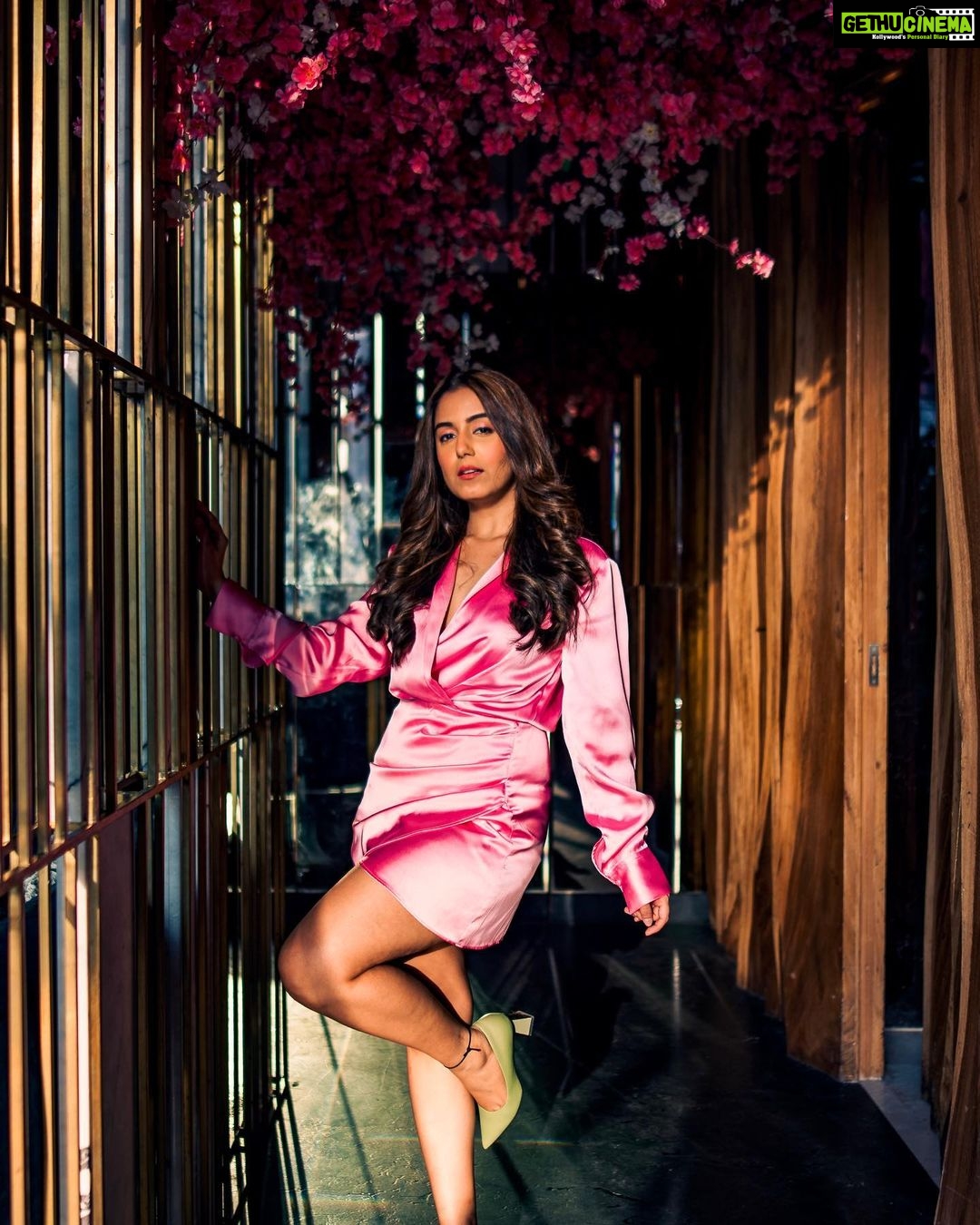 Srishty Rode Instagram - "Experience the epitome of fine dining at this stunning @westinpune @asilopune where the restaurant offers an exquisite culinary journey that will leave you speechless. From the first sip to the last bite, every moment is memorable. 💖