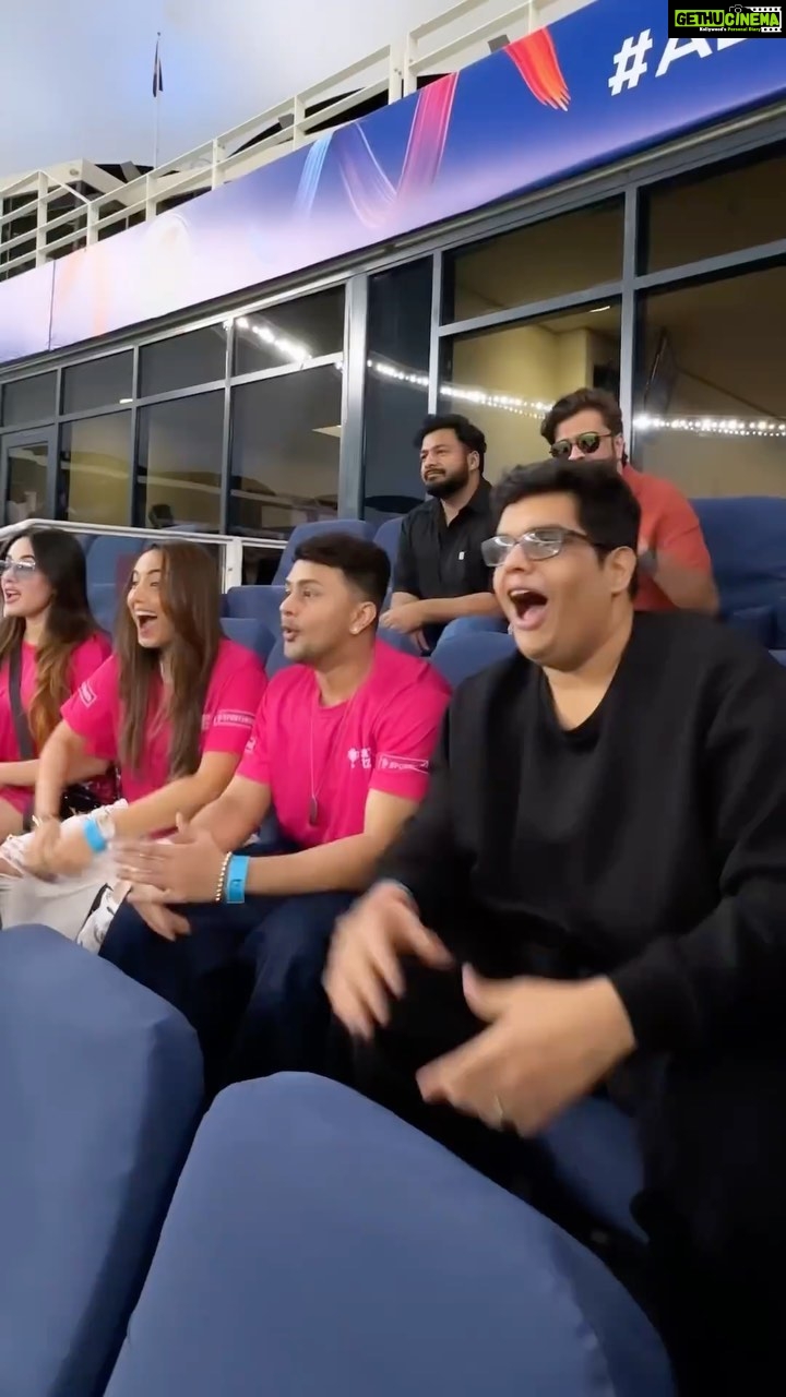 Srishty Rode - 623.7K Likes - Happy Valentines Day from me & my bachpan ki dost aur neighbor @srishtyrode24 😁❤️
🎥 @adityabhansali_ #BhAw
@shraddhakapoor #ranbirkapoor 🫰
#terepyarmein #atrangz #atrangzxdubai #dubai #lovelake #dance #reels #happyvalentinesday