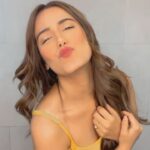 Srishty Rode Instagram - Love is in the HAIR ❣️ . . . . #reels #reelsinstagram #reelitfeelit #reelkarofeelkaro #hairtransformation #transformationreel #trending #trendingreels #dilbar #transitionreels