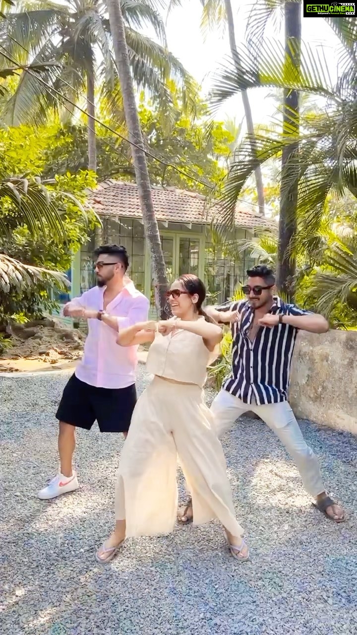 Srishty Rode Instagram - My Khiladis ❤️ Making a reel with them after a year 😍 . . . #reels #reelsinstagram #reelitfeelit #reelkarofeelkaro #dance #dancereels #khiladi #maikhiladituanadi #trending #trendingreels