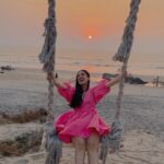 Srishty Rode Instagram - Khudi se maine ishq kiya re 💕 . . . . . . . . #reels #reelsinstagram #reelitfeelit #reelkarofeelkaro #jiyare #trendingreels #trending #sunset #beachvibes #beachsunset
