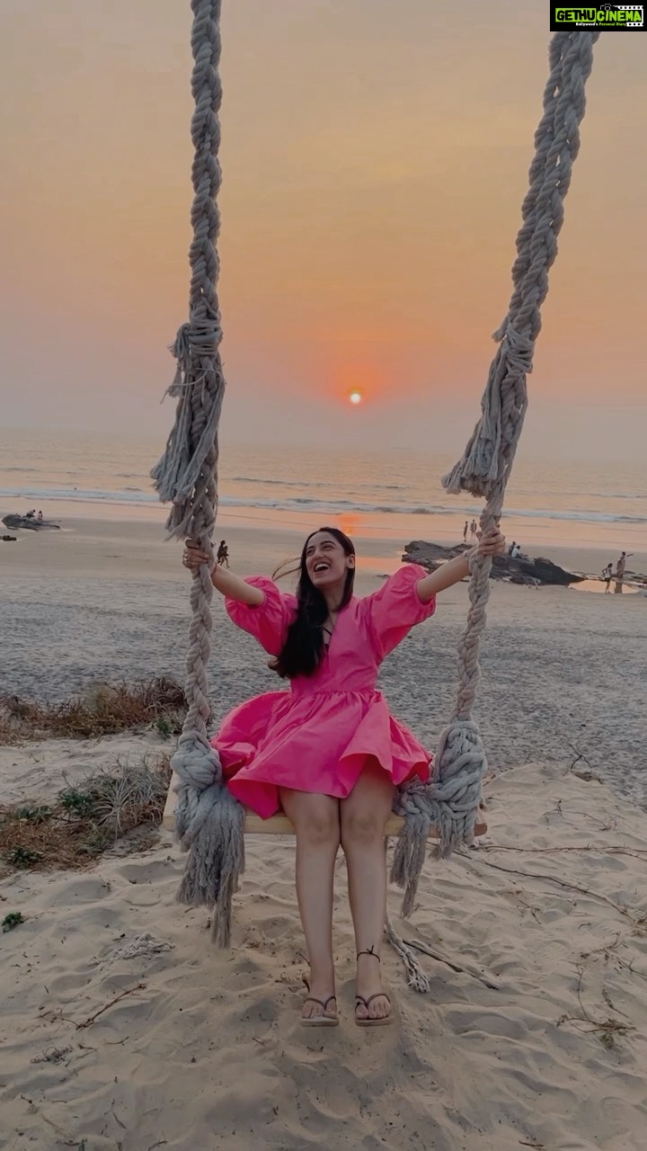 Srishty Rode - 112.7K Likes - Khudi se maine ishq kiya re 💕
.
.
.
.
.
.
.
.
#reels #reelsinstagram #reelitfeelit #reelkarofeelkaro #jiyare #trendingreels #trending #sunset #beachvibes #beachsunset