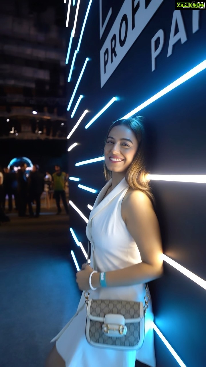 Srishty Rode Instagram - #Sponsored I recently attended one of a kind - L’Oréal Professionnel Scalp Beauty Verse Event, where beauty met technology🤩 Also, big thanks to my hair pro @Raghooo.ooo from @bubbles_india who guided me throughout the entire event and gave me an understanding about the importance of scalp health and what suits it the best!✨ I was recommended the Anti Oiliness Clay from the scalp advanced range which has 6% Clay and it helps in deep purifying my scalp. Get your hands on the new scalp advanced range at your nearest L’Oréal professionnel partnered salon today! Stay tuned to know more about the ingredients in the range in my next reel! #BreakTheCycle #NewStartAhead #ScalpAdvanced #Sponsored @lorealpro_education_india @lorealpro